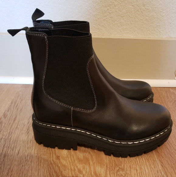 Marc Fisher Patrick lug sole booties in black women's shoes size 6 - Picture 5 of 14